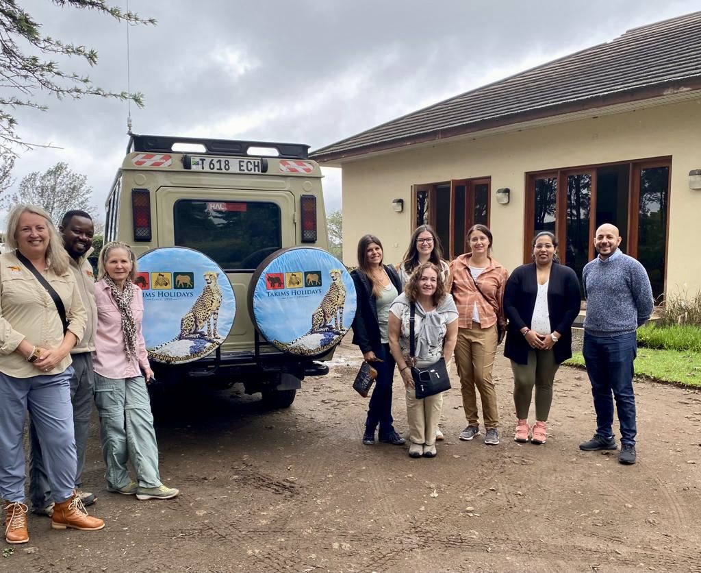 A green and blue clock with the time 1 2 : 3 0.
